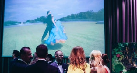 Vals pe acoperisul Stejarii Country Club difuzat in sala