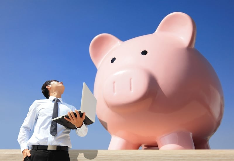 Cat economisesti daca cumperi online?