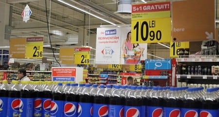 03 Onyx Beacon One placed in a store department in Carrefour general 01