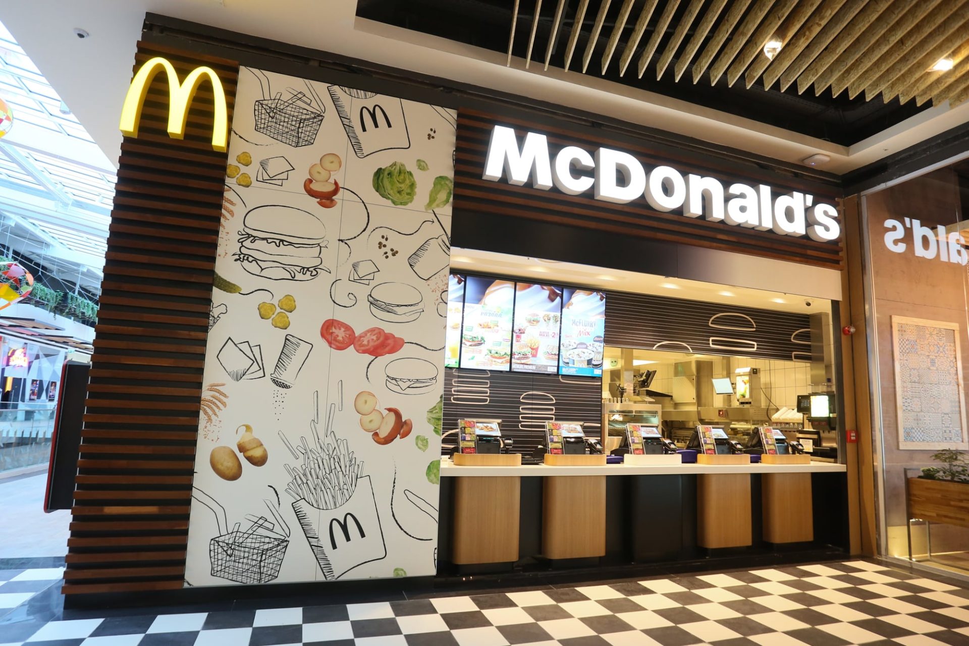 McDonald's a deschis al 68-lea restaurant