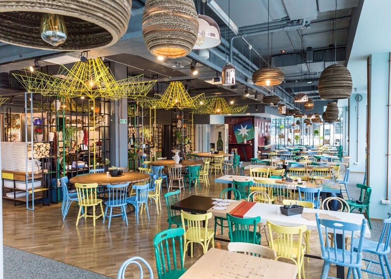 Conceptul de street food, într-un nou restaurant Stradale