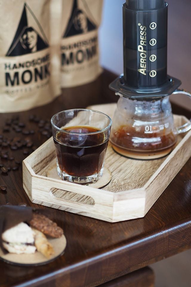 Handsome Monk, o nouă cafenea concept