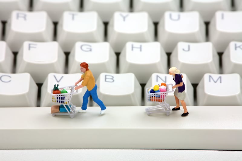 Cumpărăturile online, între calculator și telefon