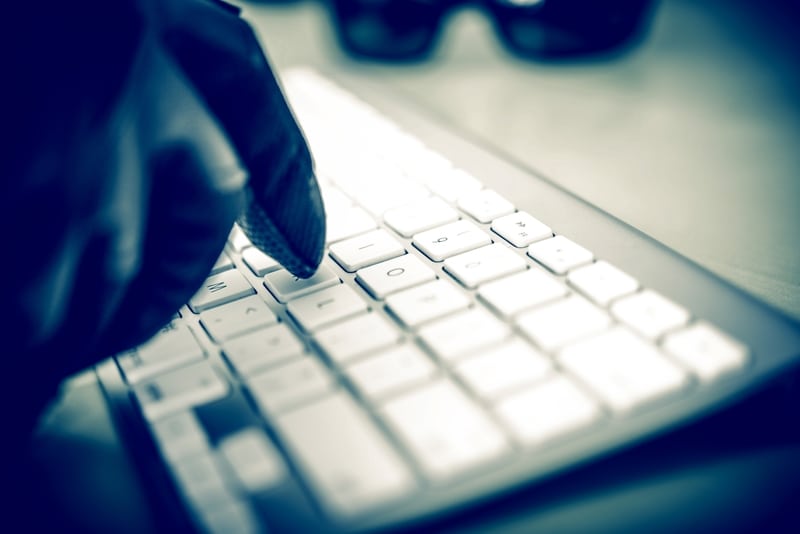 Cu ochii în patru la infractorii cibernetici