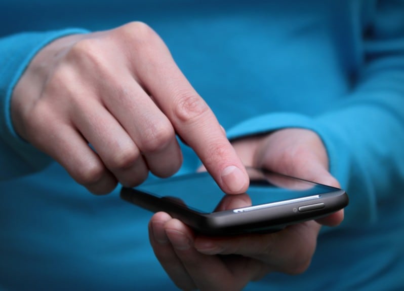 Mai mult de jumătate dintre români dețin un smartphone