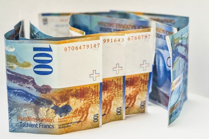 Câți români mai au credite în franci elvețieni?