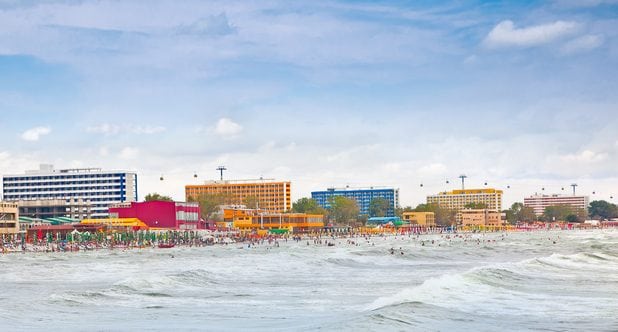 Cât cheltuiesc românii la mare?