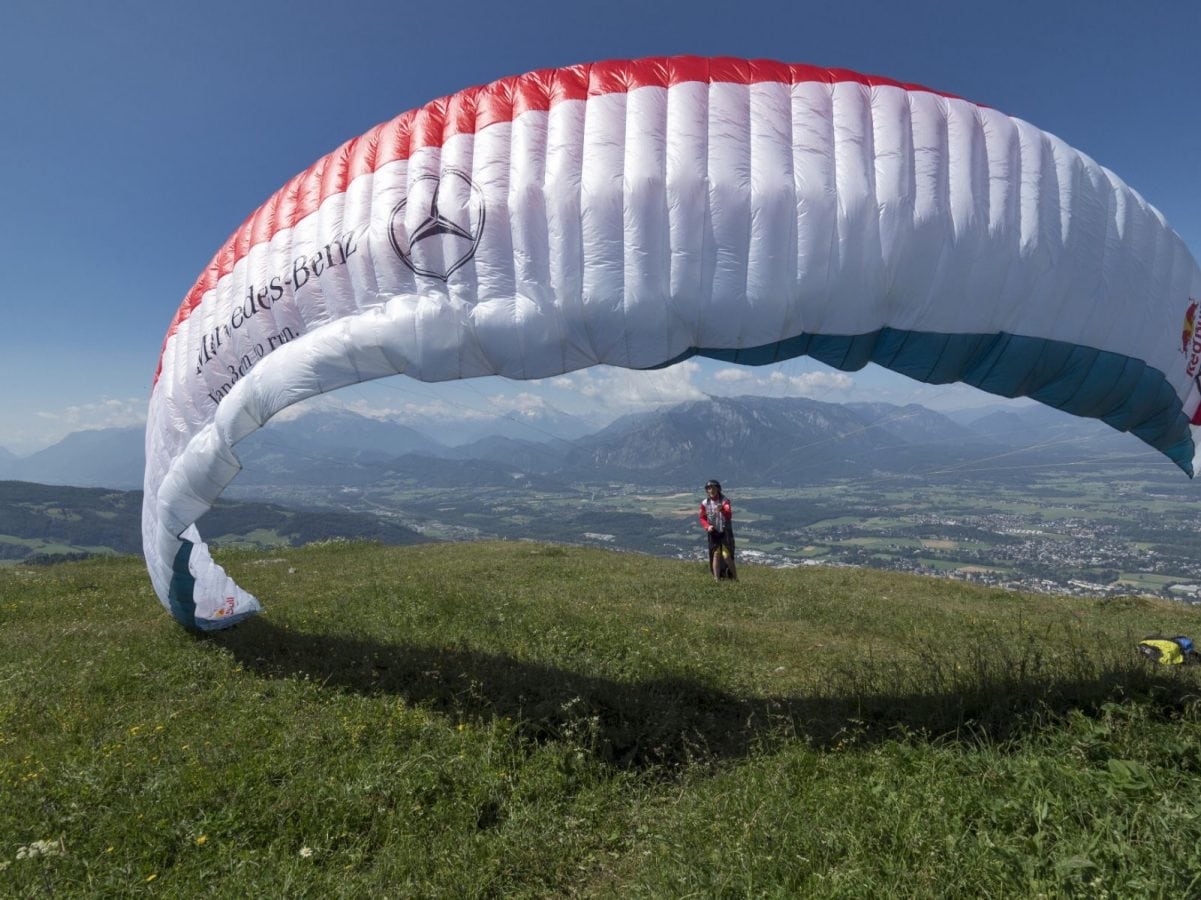 Parapantistul Toma Coconea pornește în cucerirea Munților Alpi