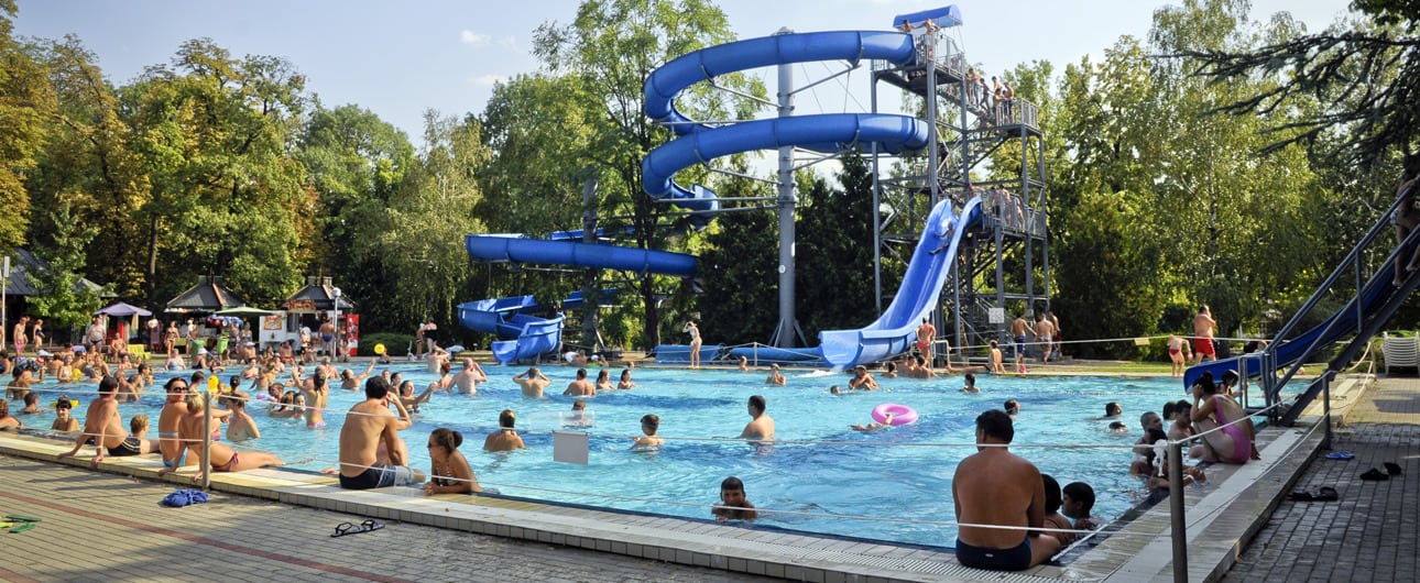 Românii din Vestul țării merg la ștrand in Ungaria