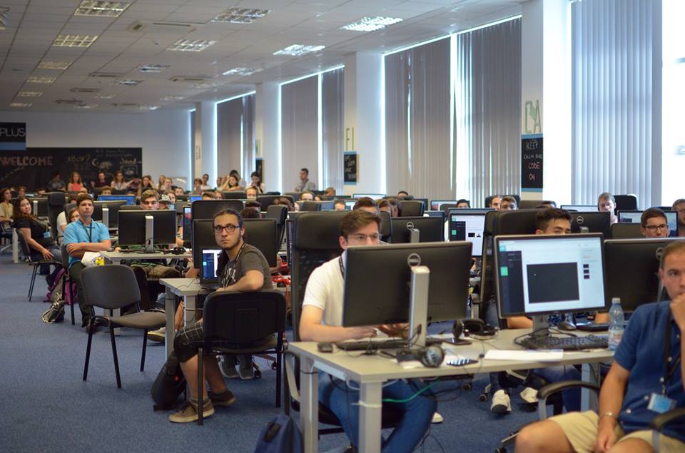 Cursuri gratuite de programare prin ACADEMY+PLUS