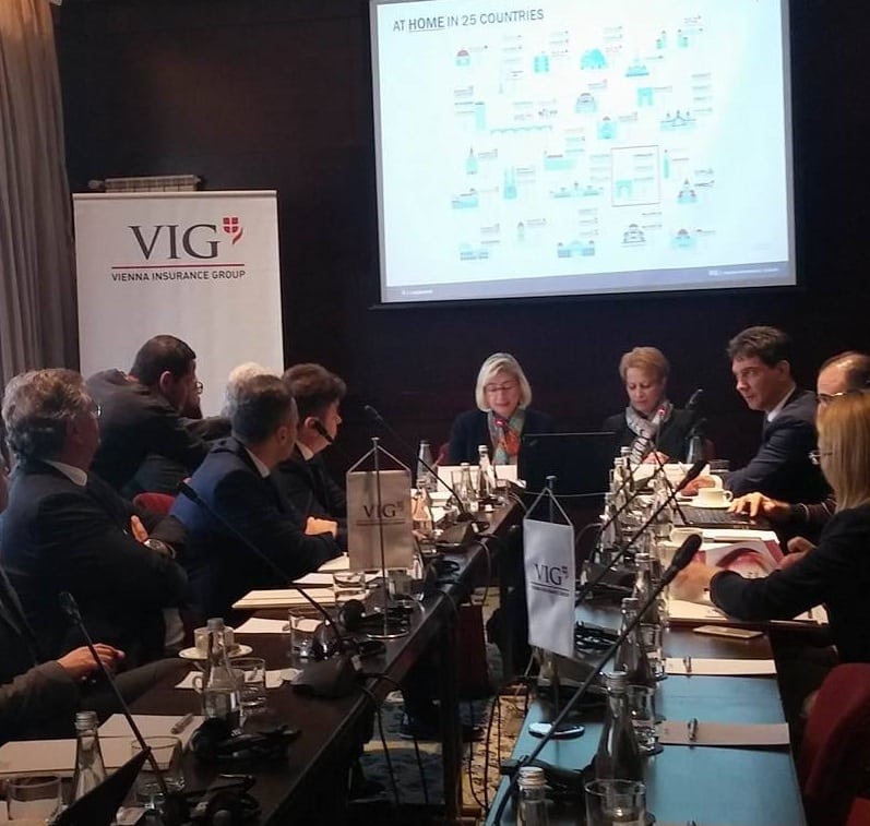 Românii își asigură mai degrabă mașina decât viața