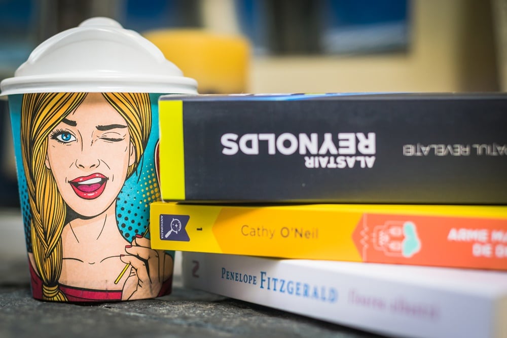 Cum încurajează lectura cel mai mare lanț de cafenele din România?