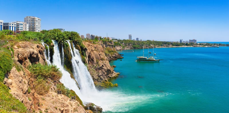 Preferați zborul charter pentru vacanță?