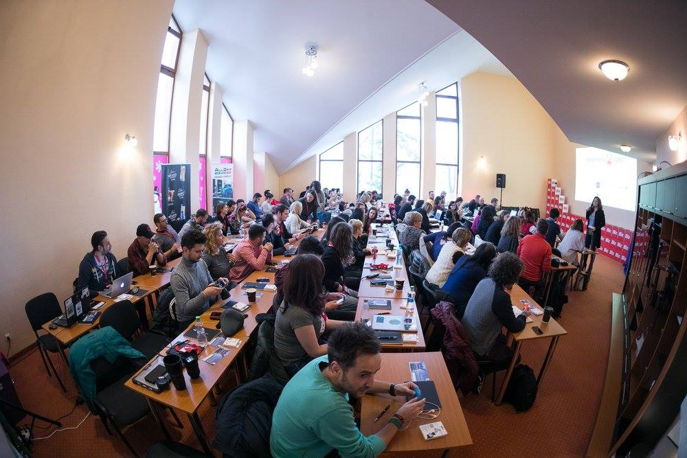 Azi începe Biz SMS Camp, ediția a 15-a
