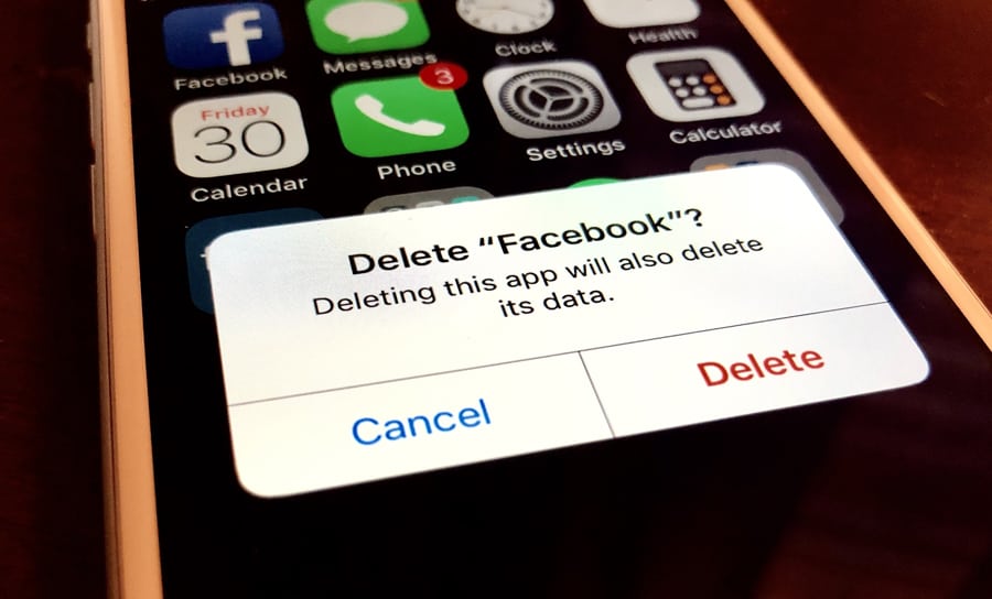 Facebook a murit! Trăiască Facebook!