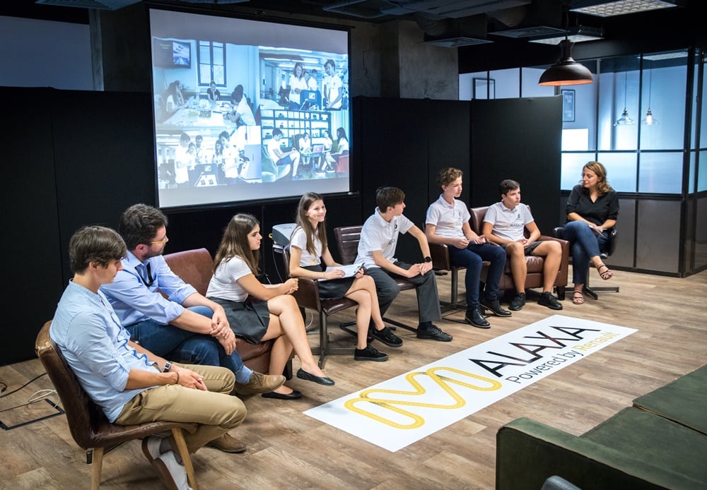 Cinci elevi români reprezintă România în cadrul competiției internaționale F1 in Schools