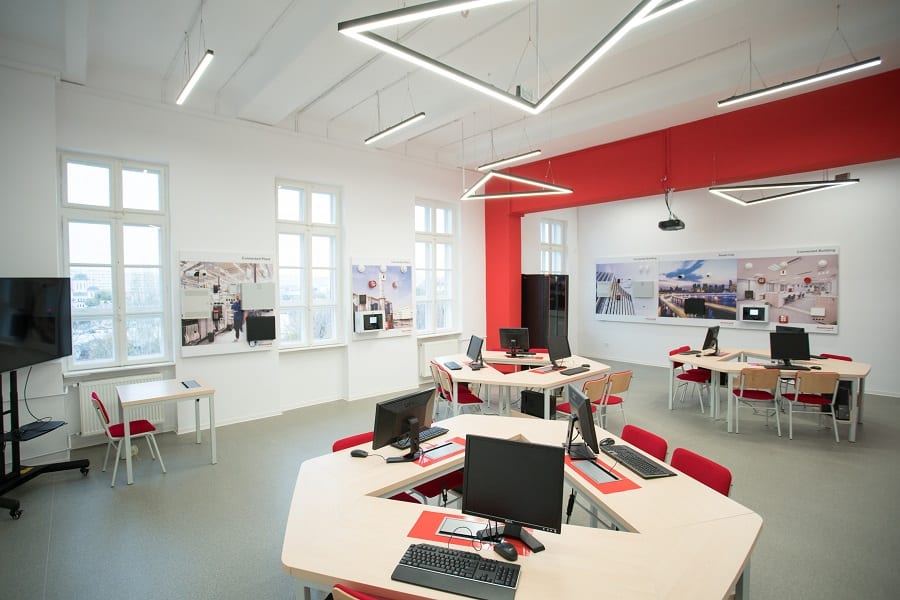 Laboratoare IoT echipate de Honeywell în centre universitare din România