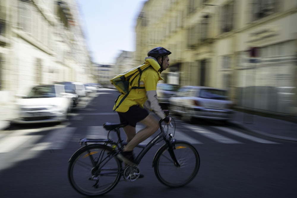 Glovo începe extinderea în România