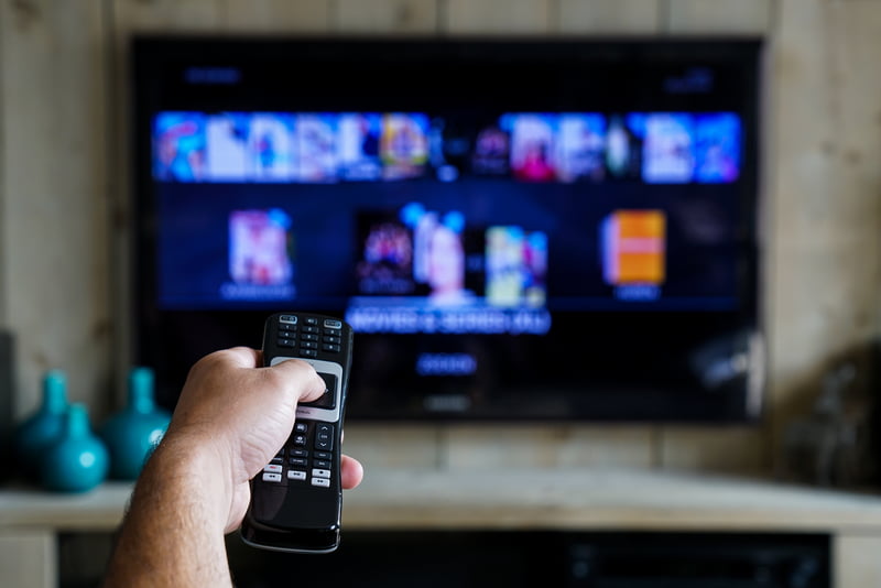 Studiu: românii, în continuare mari amatori de TV