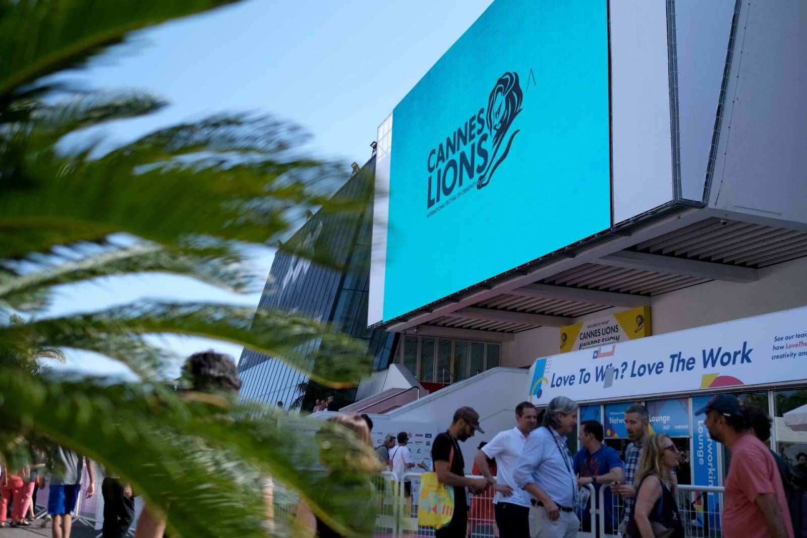 4 premii pentru McCann Worldgroup Romania la Cannes Lions cu Mastercard și cu ROM