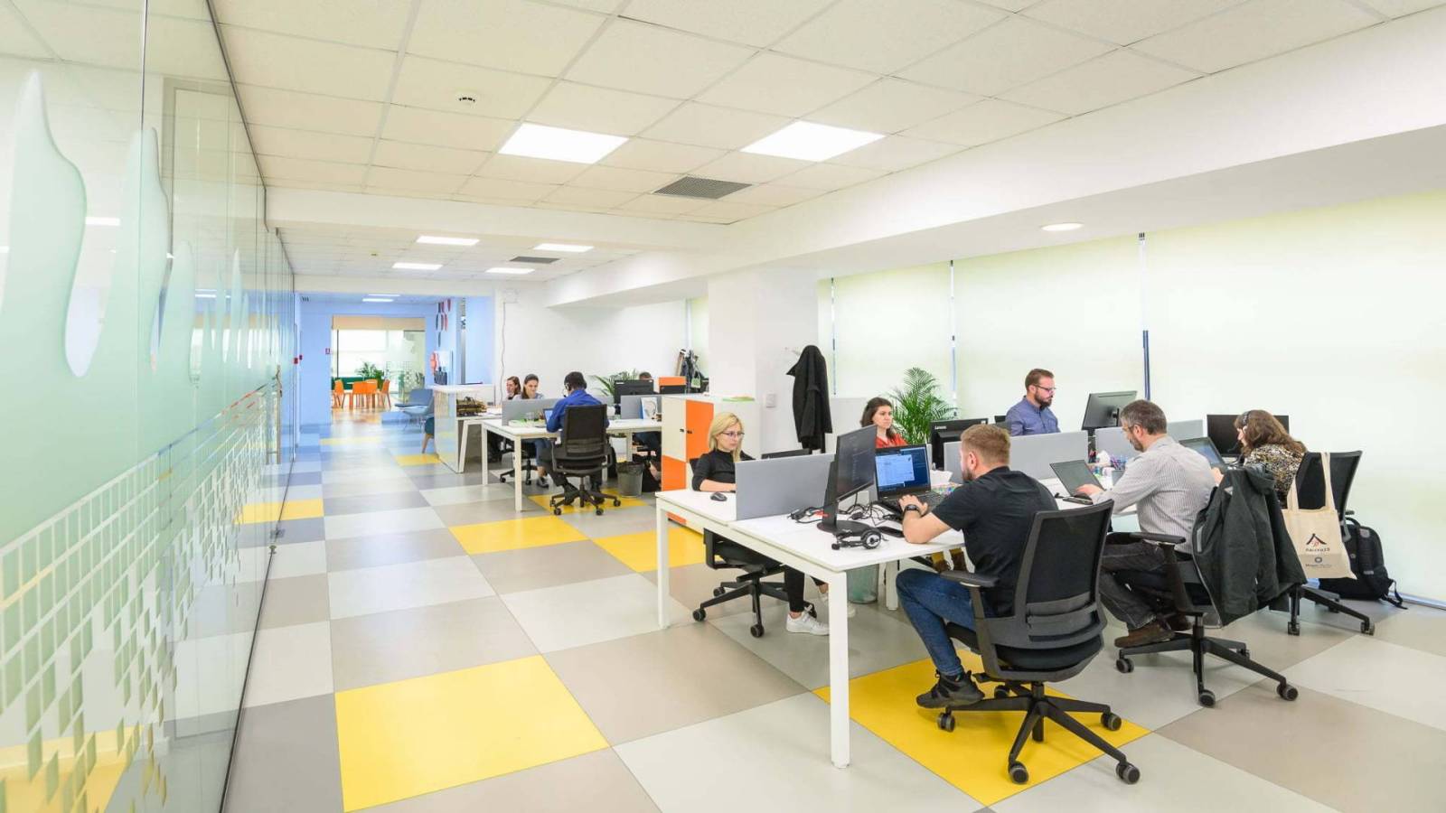 Endava deschide două noi centre software