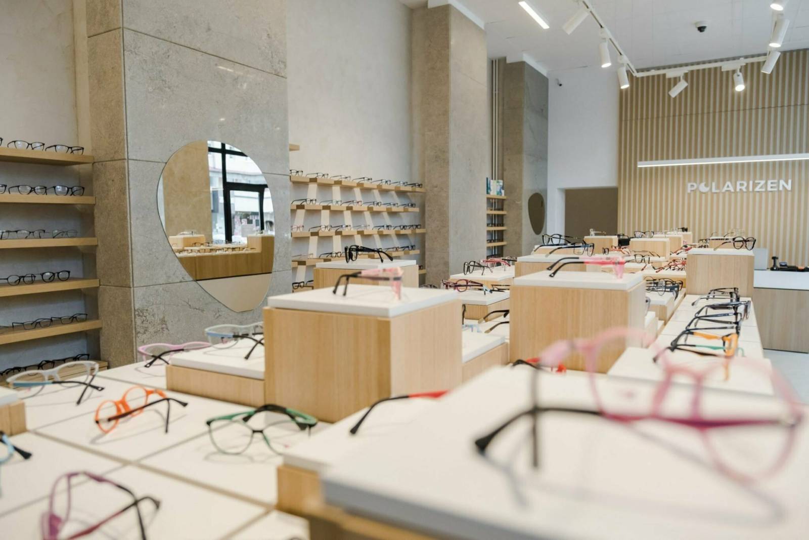 Lensa investește 45.000 euro în primul magazin pentru brandul propriu