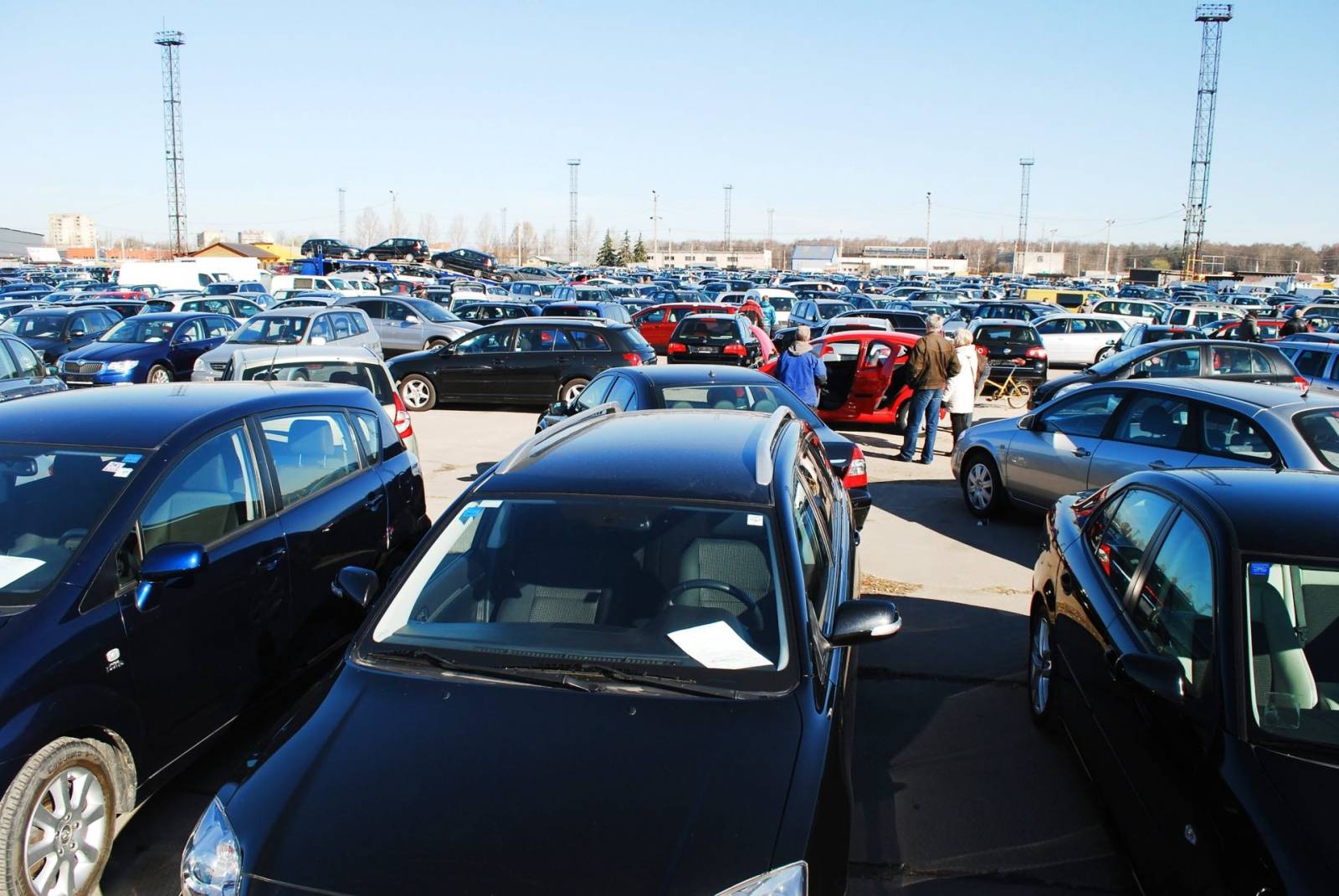 Românii își doresc BMW, dar cumpără Volkswagen