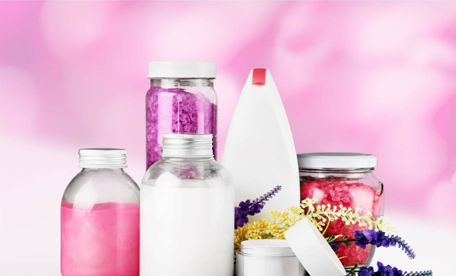 Top 3 cosmetice preferate de români vara