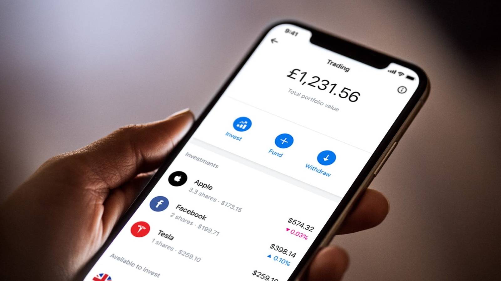 Revolut lansează în România serviciul de tranzacționare de acțiuni