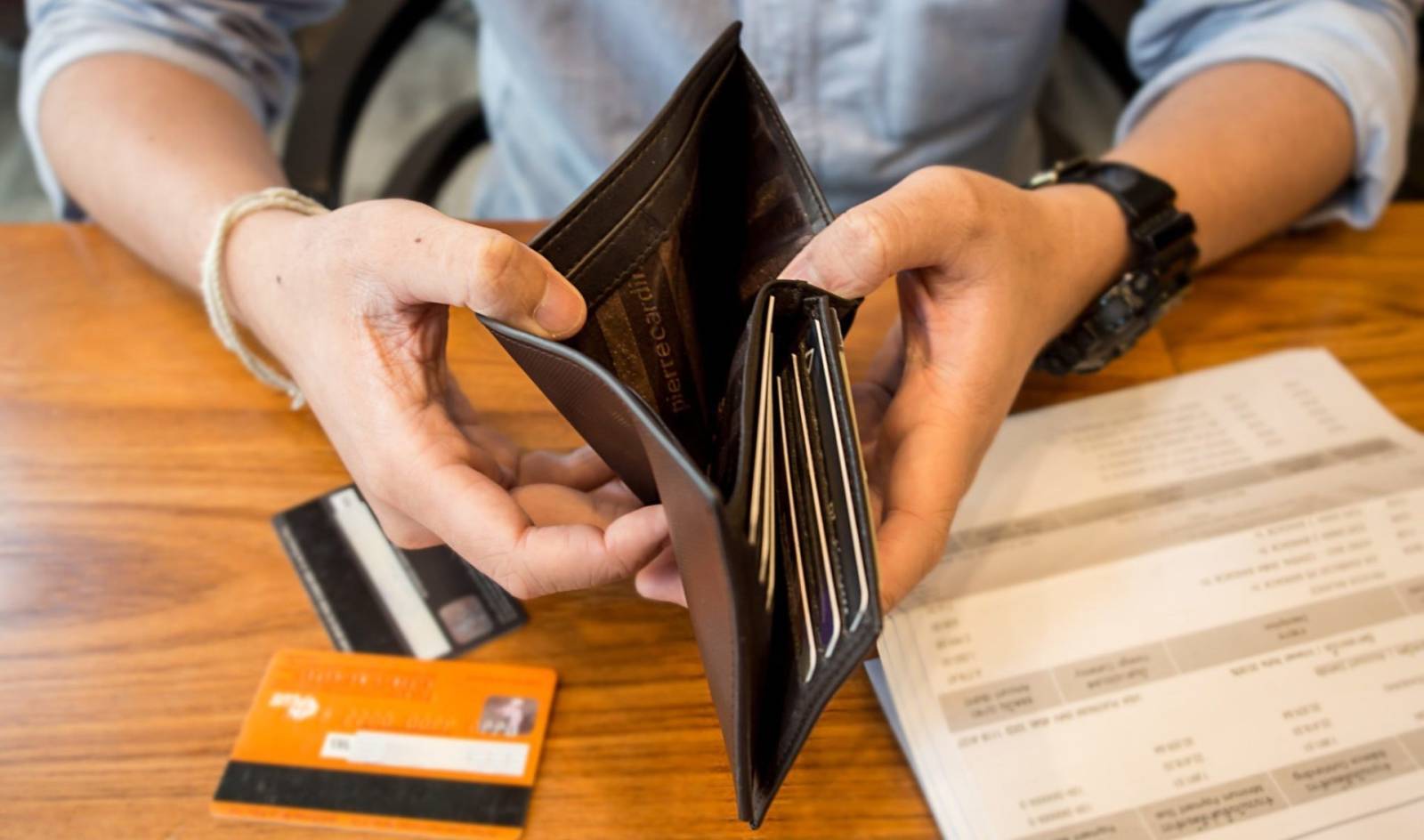 BestJobs: Unul din patru angajați români se împrumută de bani până la următorul salariu