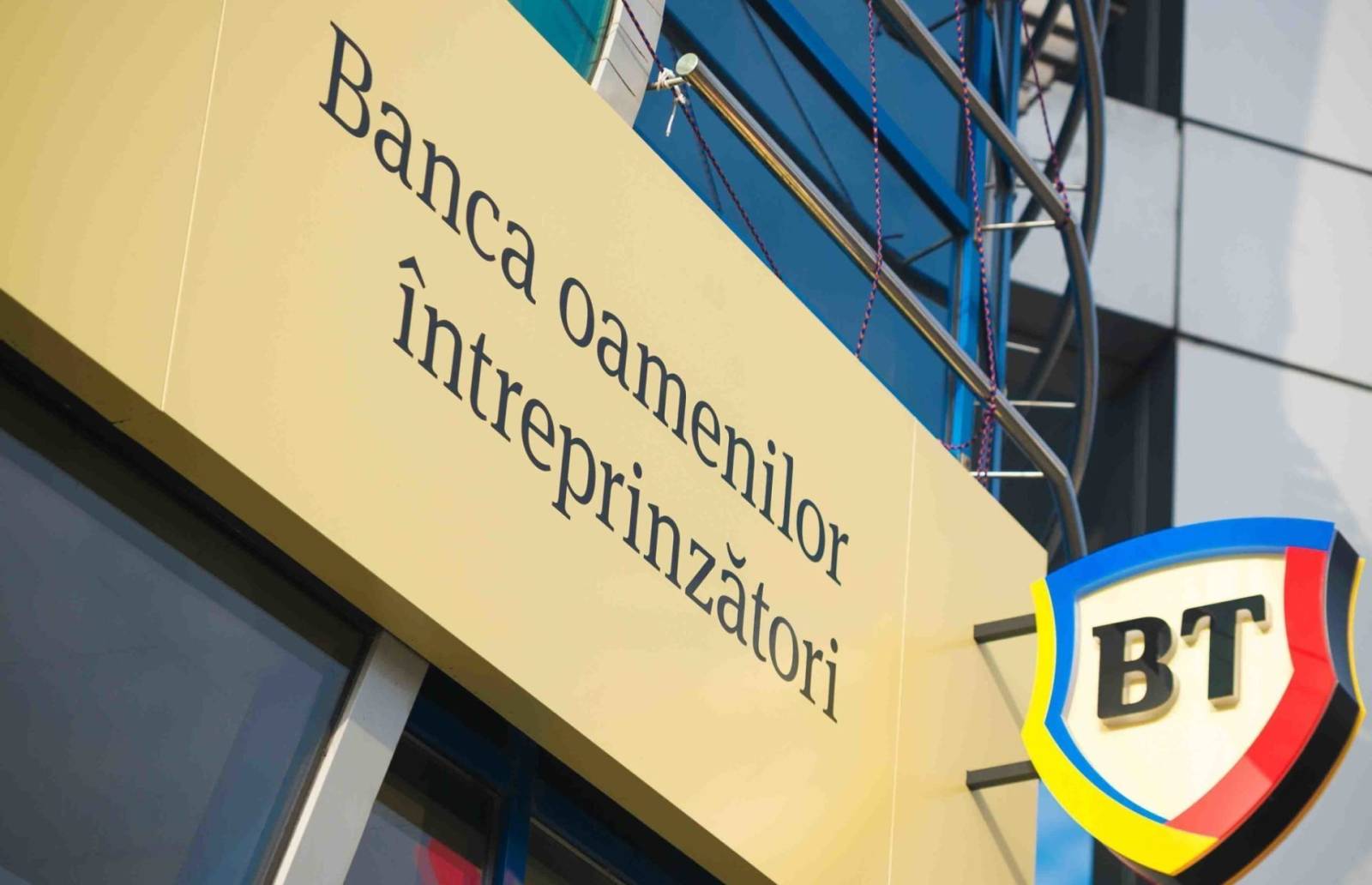 Antreprenorii pot deschide şi alimenta 100% online contul de capital social
