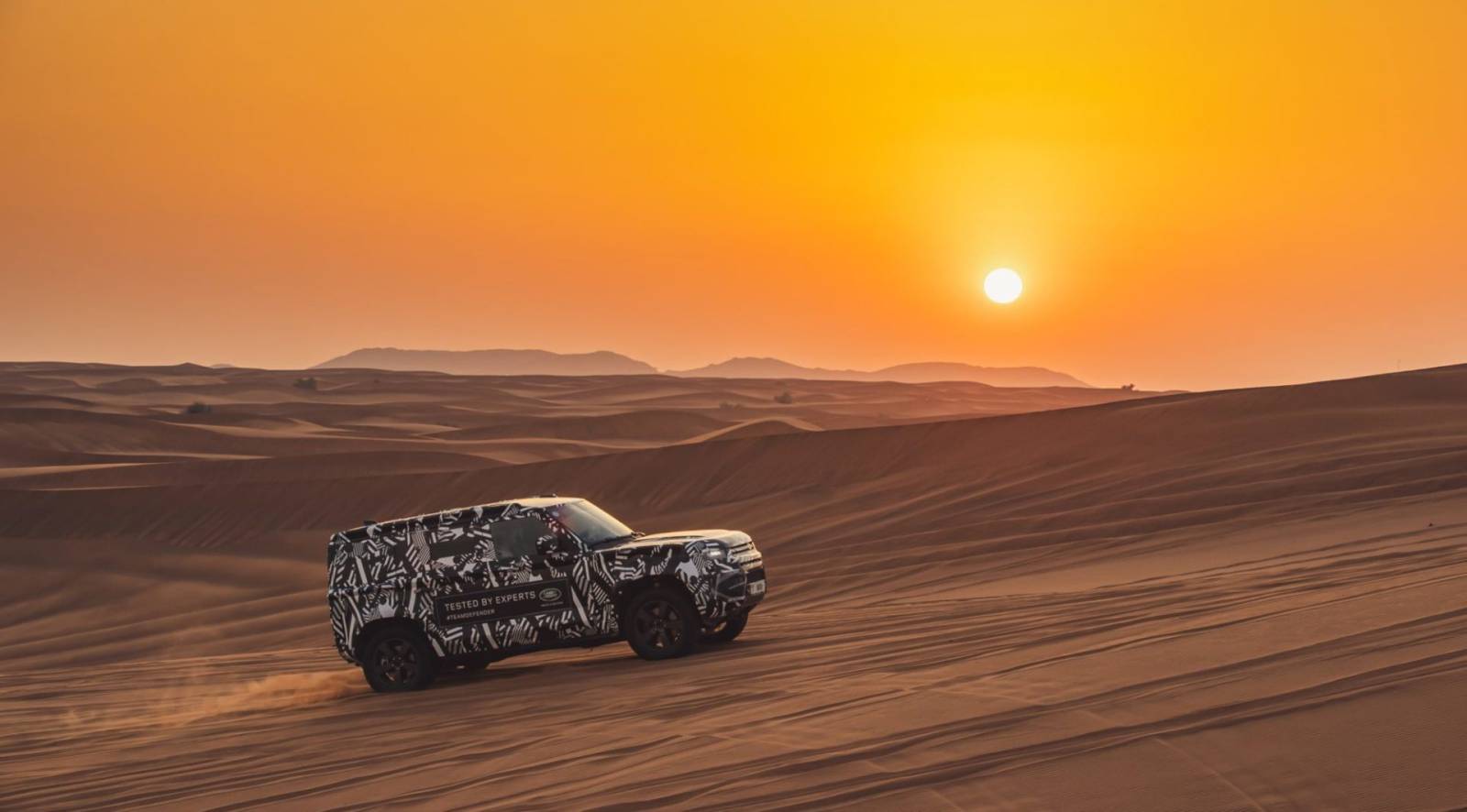 Land Rover Defender: din centrul Pământului la Salonul Auto