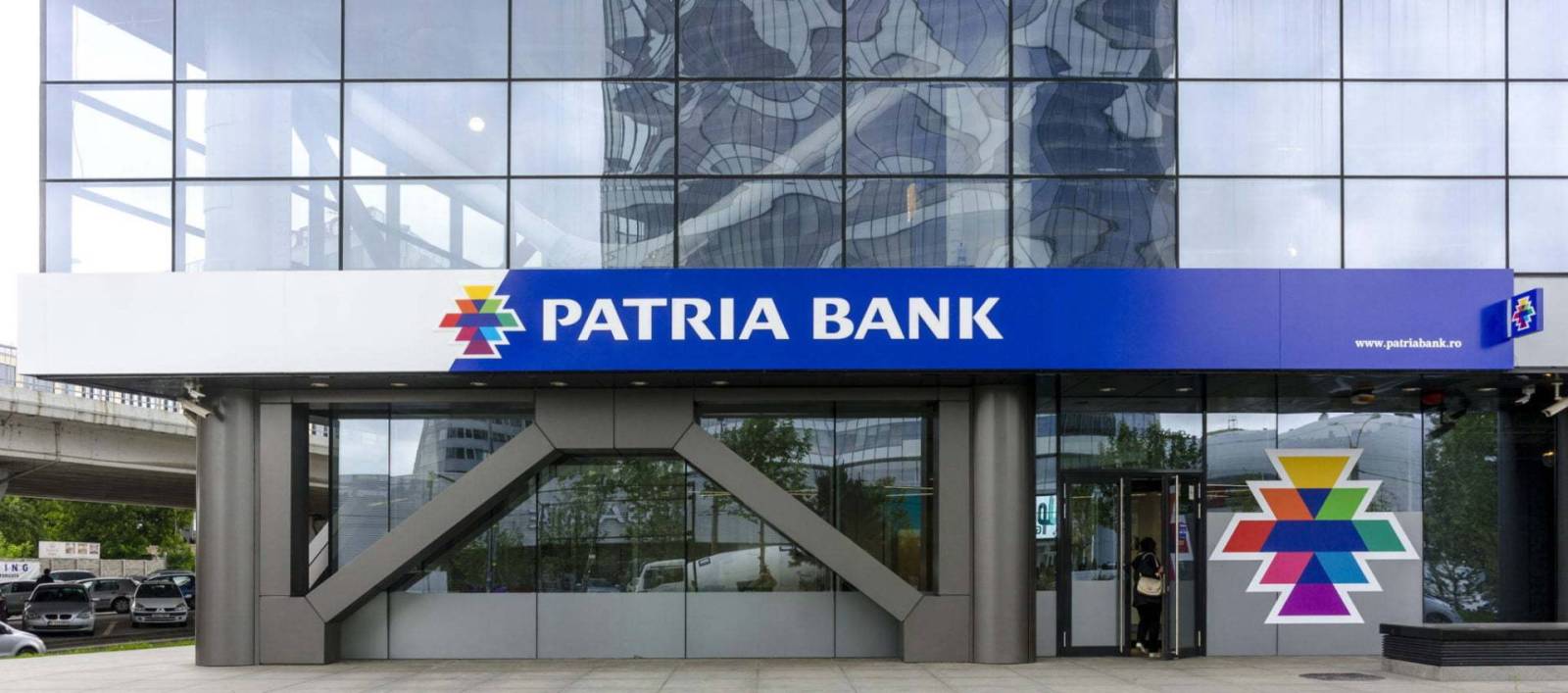 Patria Bank relansează platforma de mobile banking