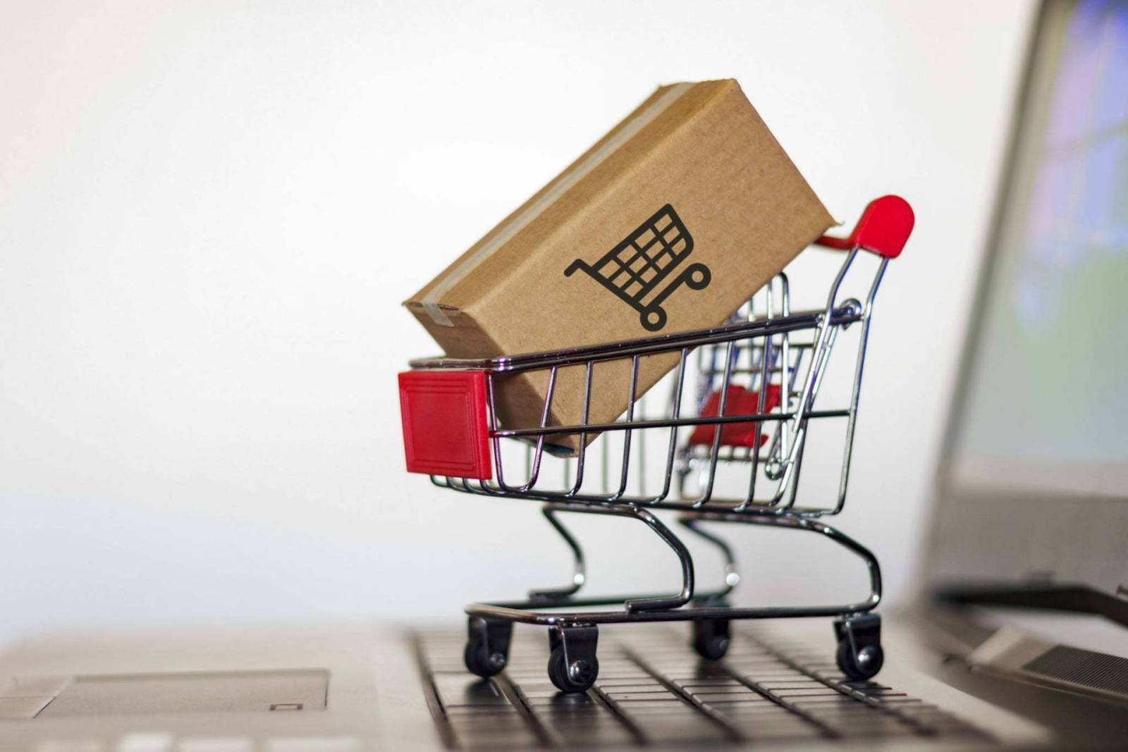 Piața de e-commerce crește cu 15% în 2019