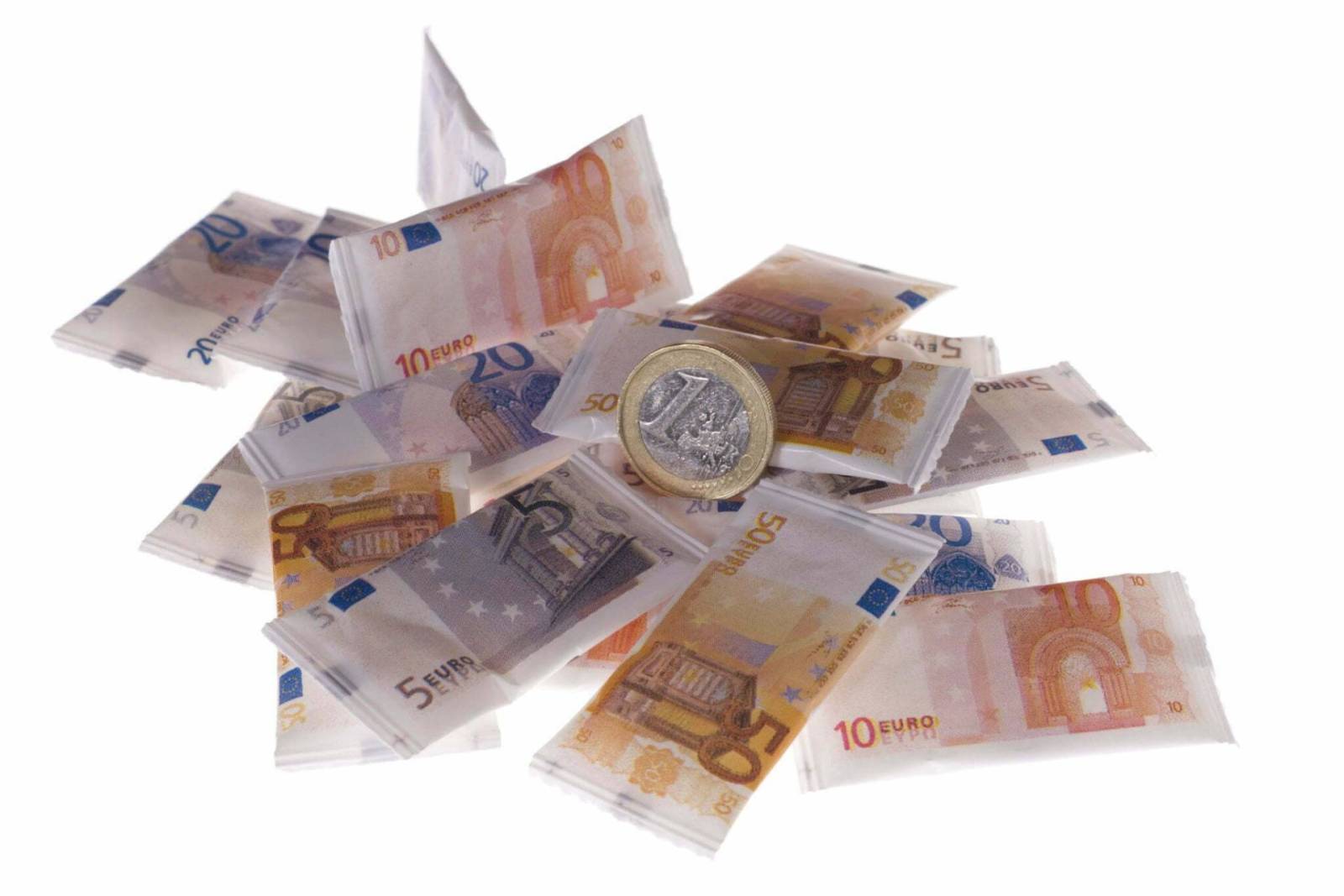 Peste 50% dintre angajați vor o majorare salarială