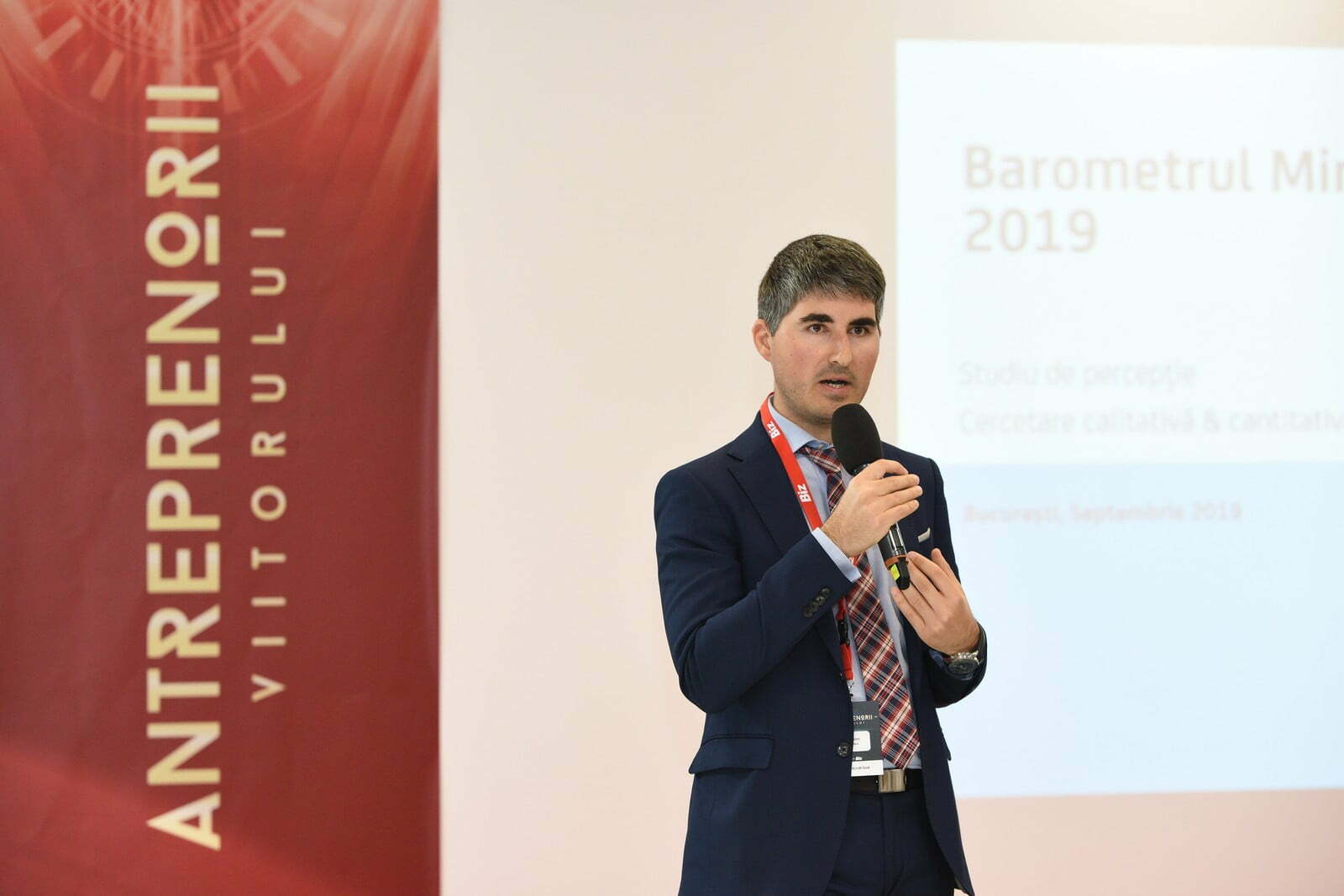 Euro va intra în banda de 4,8-4,9 lei la începutul anului viitor