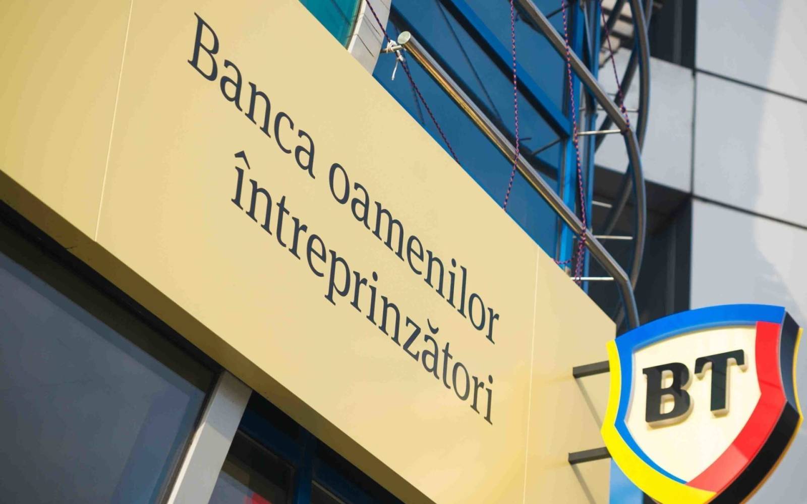 Rate mai mici prin refinanțare la BT