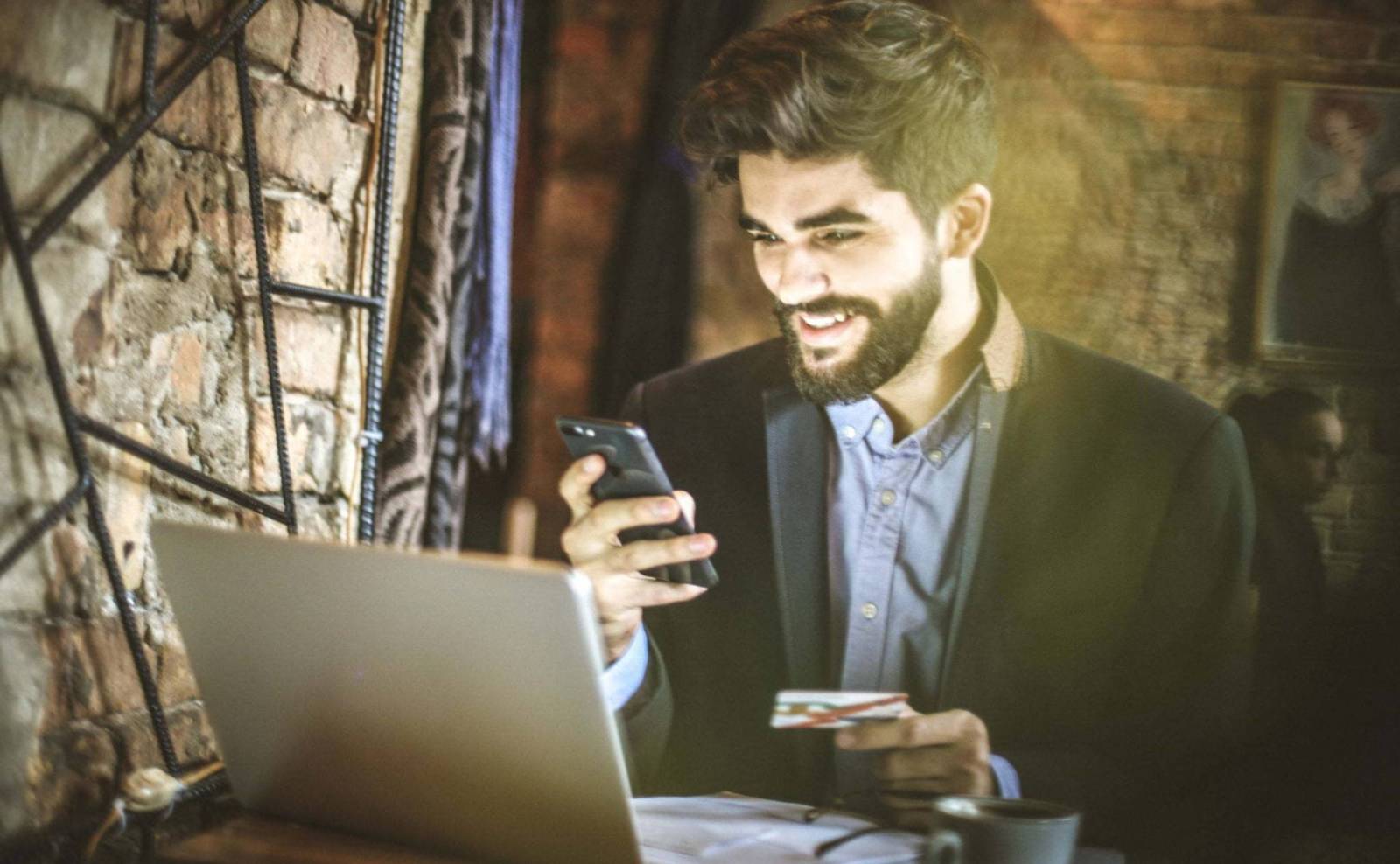 PayPoint: Românii preferă plata facturilor în numerar