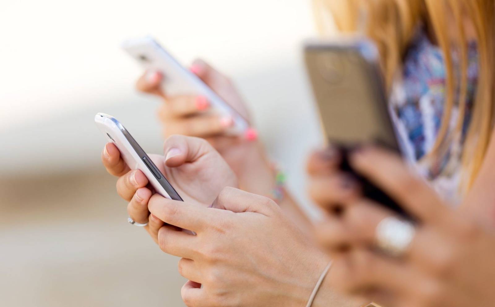 Românii de peste 45 de ani, cei mai mari consumatori de știri online