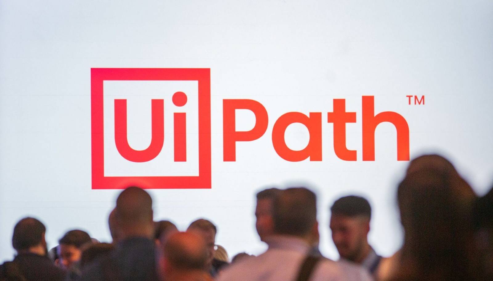 UiPath se reorganizează și disponibilizează 400 de angajați
