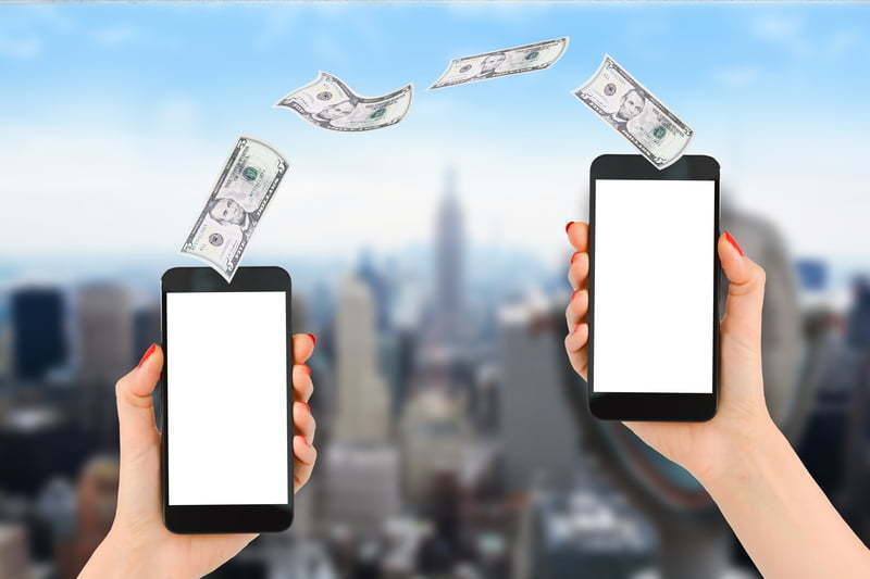 TransferGO: 8 din 10 români fac transferuri de bani prin aplicații mobile