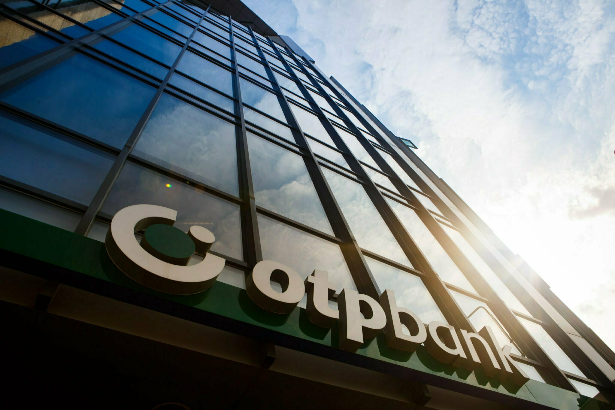OTP Bank România, finanțare de 24 mil lei pentru Grupul de firme Şerban