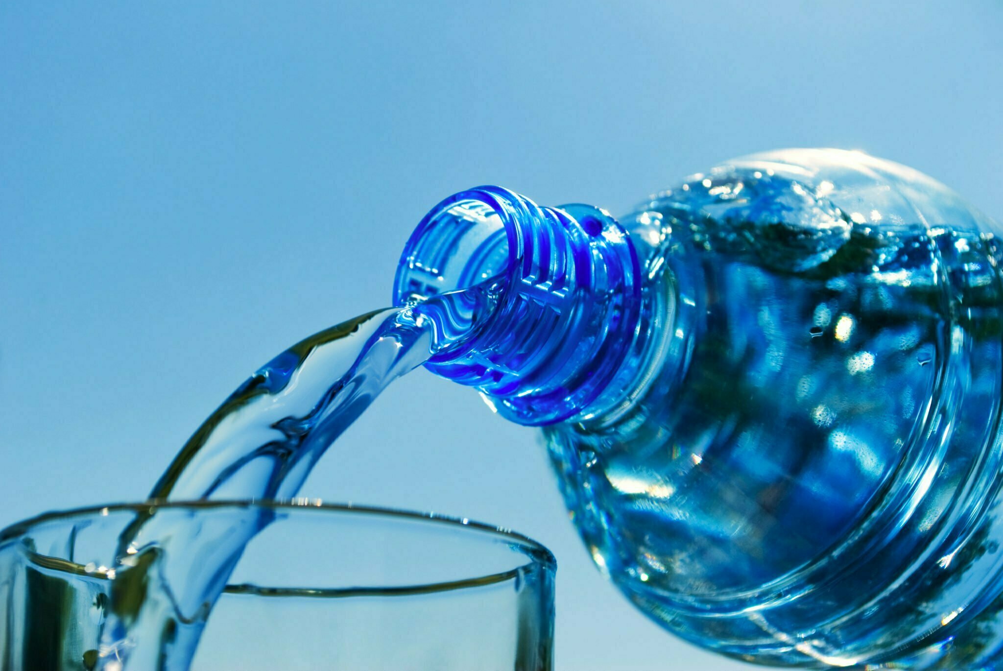 Top 5 producători de apă minerală din România: Borsec conduce la cifră de afaceri, Aqua Carpatica la...