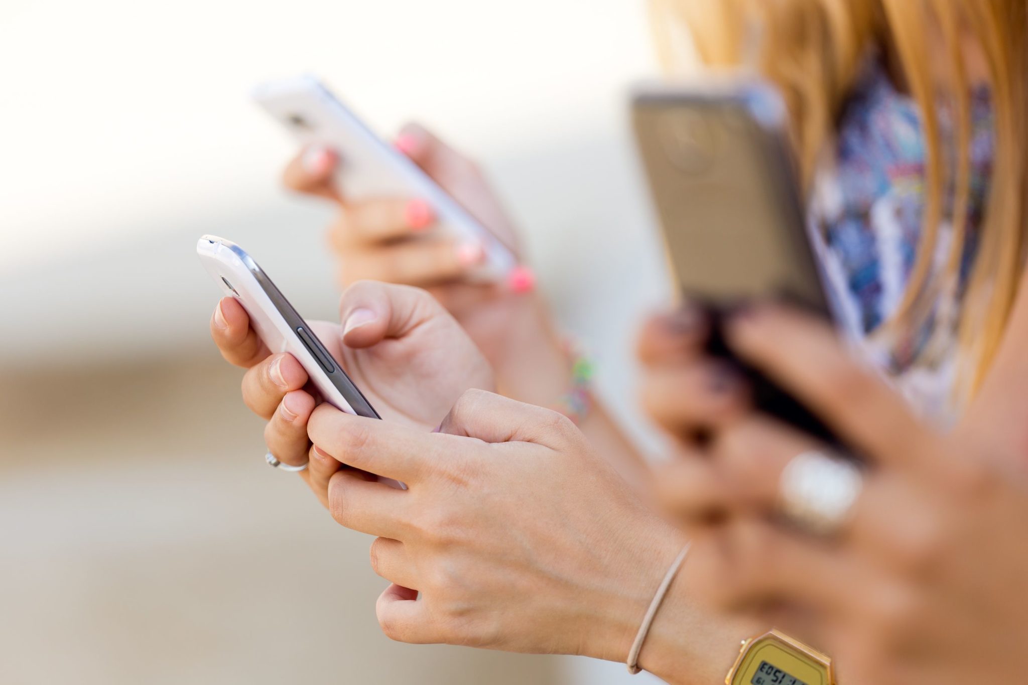Cât de mult au luat amploare serviciile de mesagerie instantanee?
