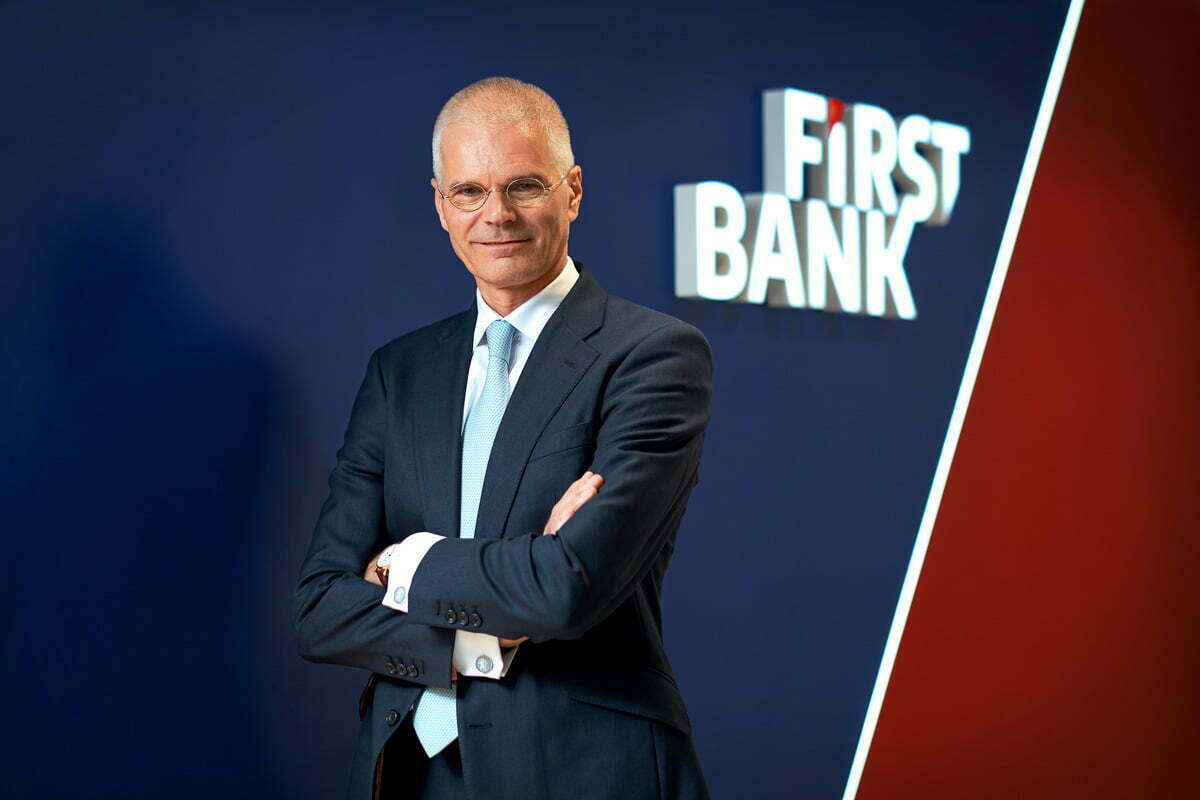 Henk Paardekooper, oficial noul șef al First Bank