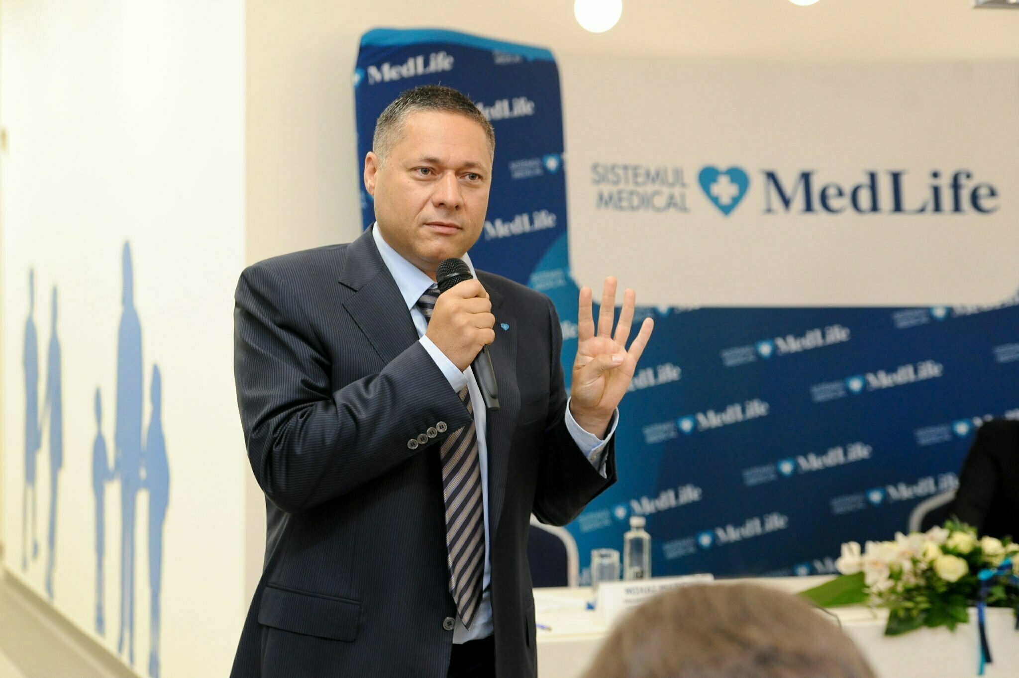 MedLife: cifră de afaceri de peste 200 milioane de euro