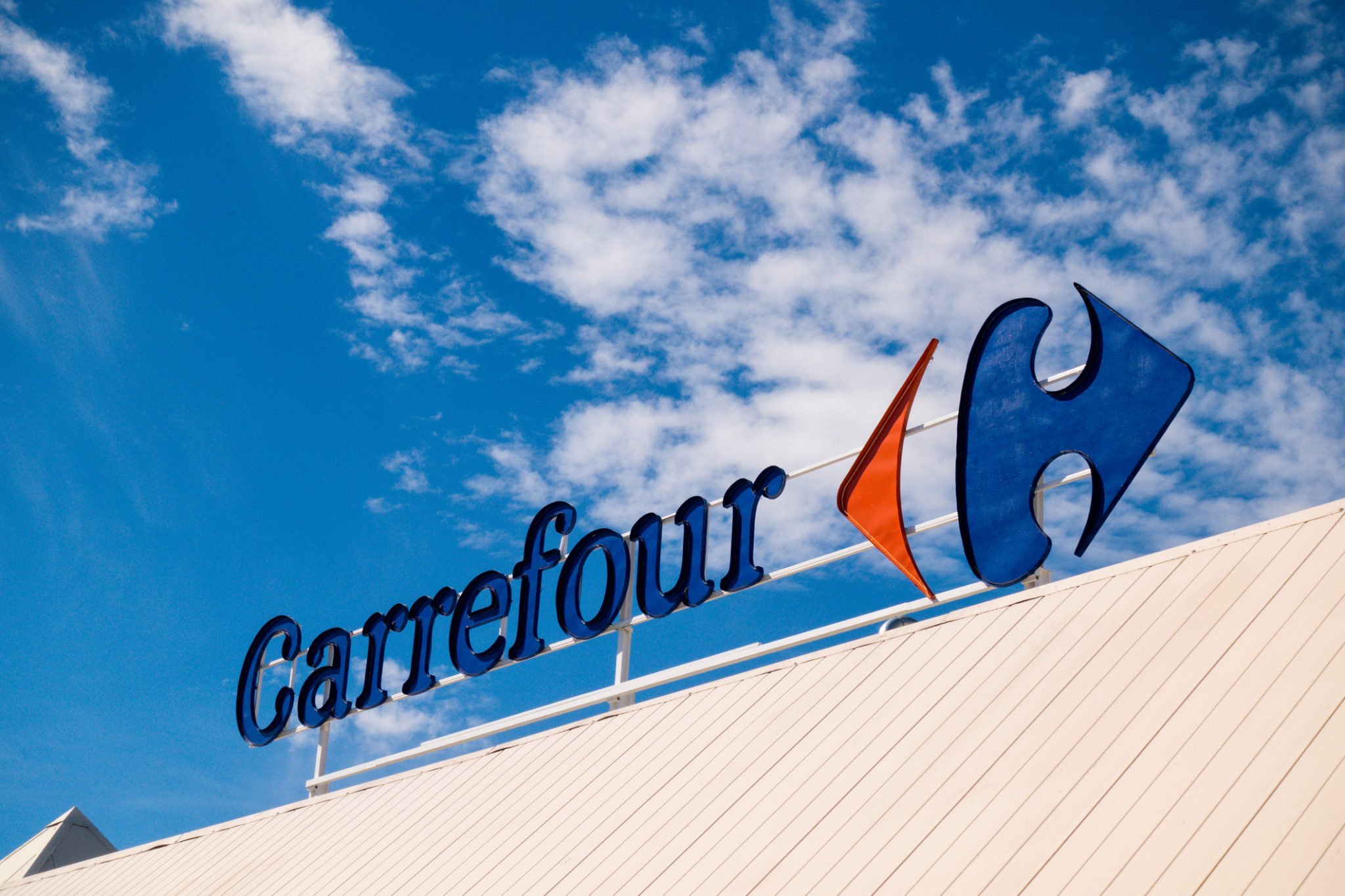 Parteneriat între Ministerul Sănătății și Carrefour pentru spitalele care tratează pacienți cu Codiv...