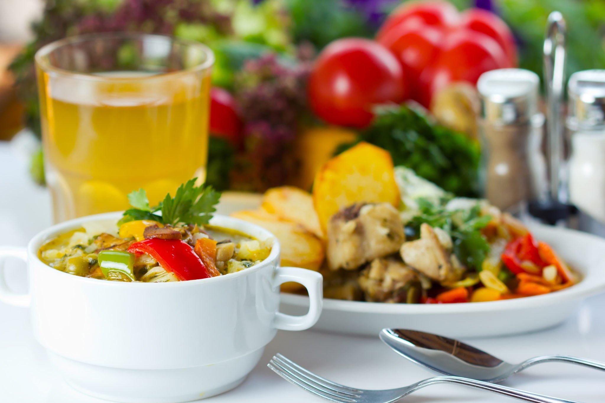 Un restaurant bucureștean asigură gratuit prânzul pentru 600 de cadre medicale