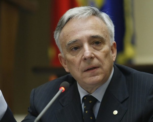Mugur Isărescu: Băncile trebuie să pregătească restructurarea datoriilor acelor companii care pot fi...