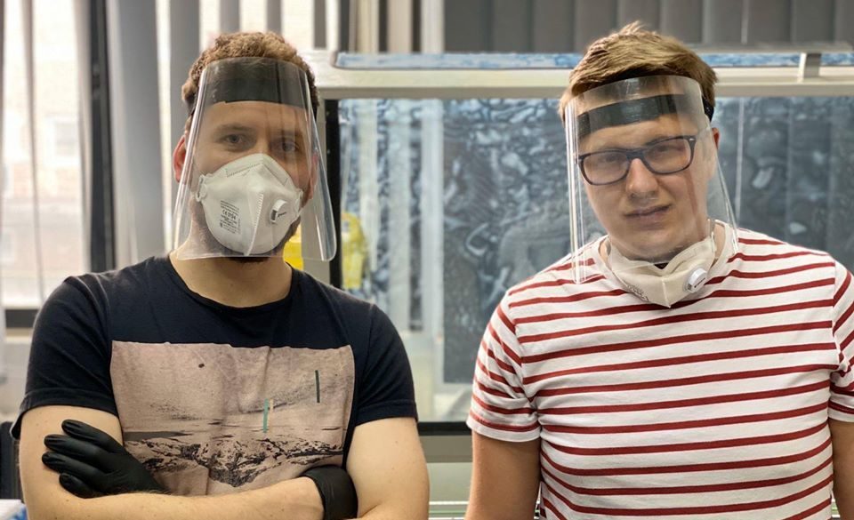 Un business de ceasuri s-a transformat în producător de viziere medicale